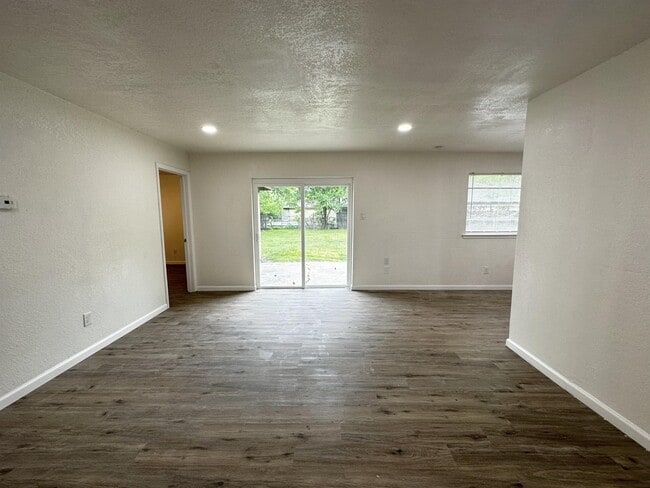 Building Photo - 1732 Americana Blvd