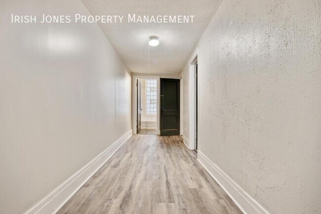 Building Photo - 608 Niagara St