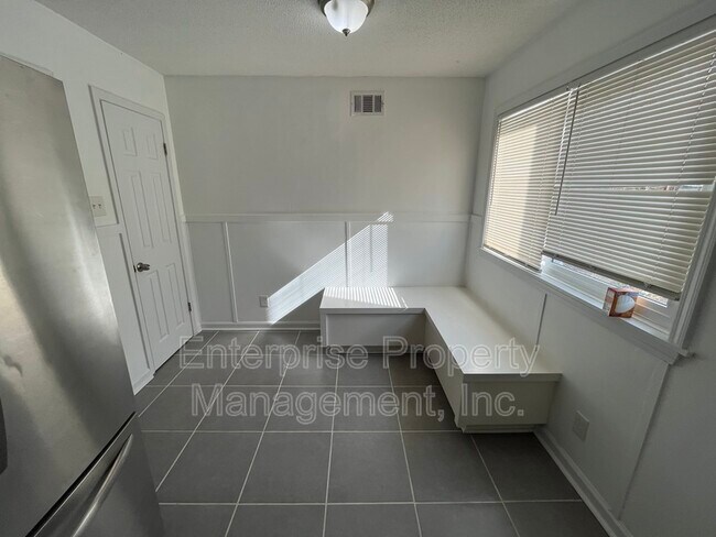 Building Photo - 6243 Brightwood Cove