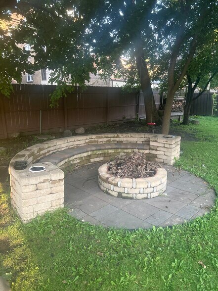 Building Photo - 8723 Trumbull Ave