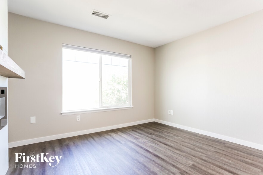 Building Photo - 5569 Jebel Ct