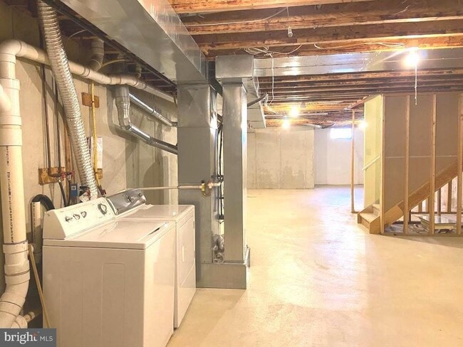 Building Photo - 556 Cork Cir