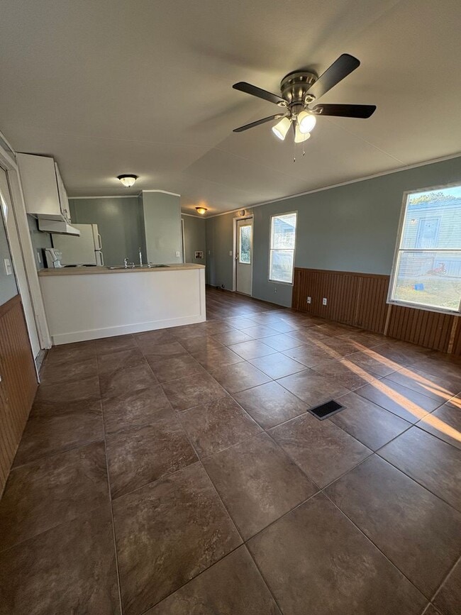 Building Photo - 2 Bedroom/ 1 Bathroom Mobile Home in Willo...
