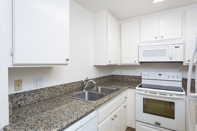 Building Photo - Second Floor Condo at the Regency Villas Community