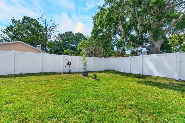 Building Photo - 210 Lake Charles Ct