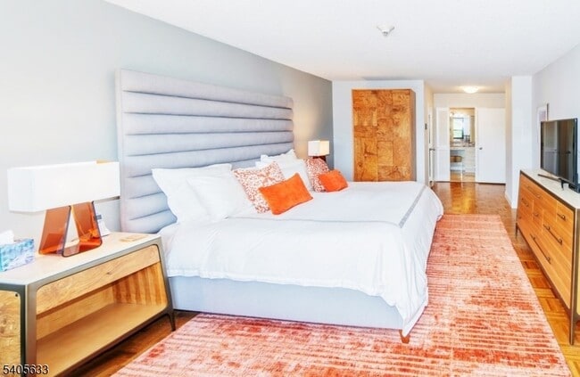 Building Photo - 2 Claridge Dr