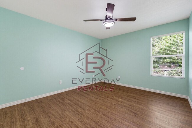 Building Photo - 913 Ashwood St