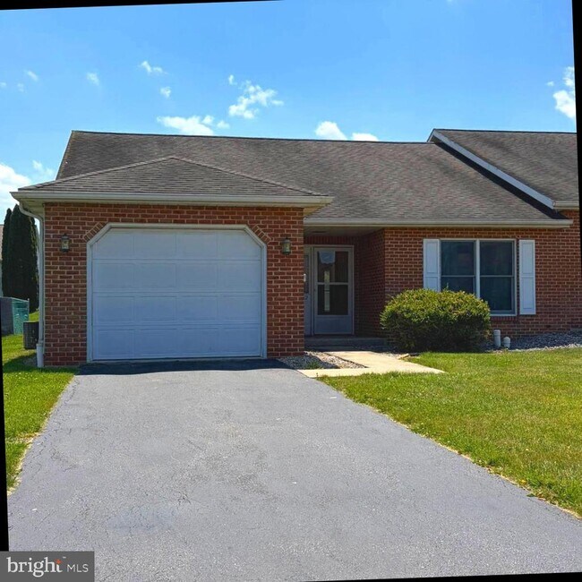 Building Photo - 62 Chadwick Dr