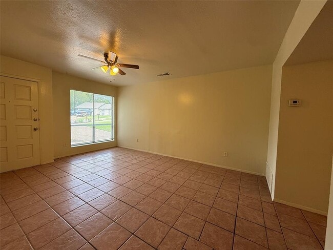 Building Photo - 1109 Village Green Dr