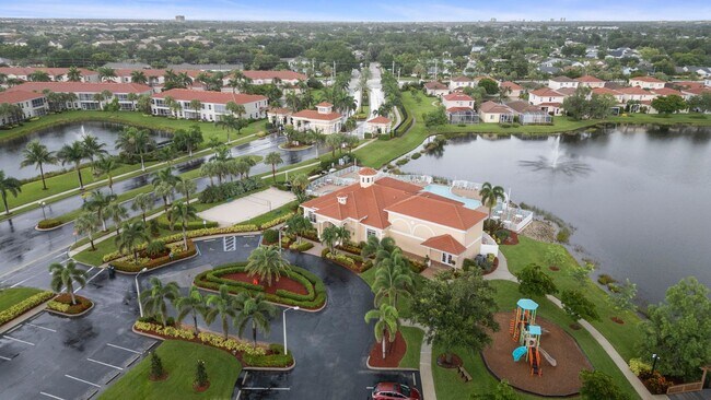 Building Photo - Beautiful Townhome in Laguna lakes 3 bedro...