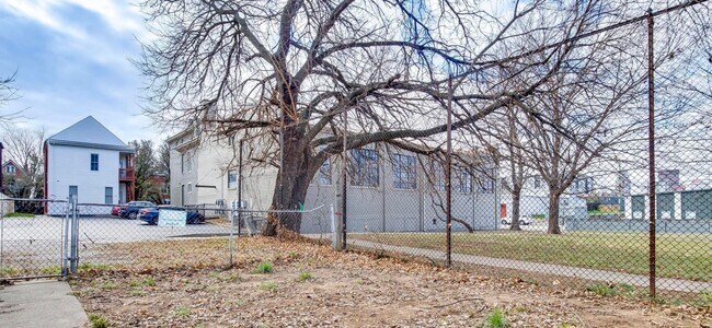 Building Photo - 814 Franklin St