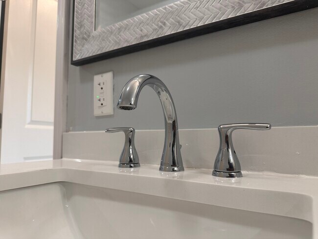 Building Photo - 905 Ardmore Dr