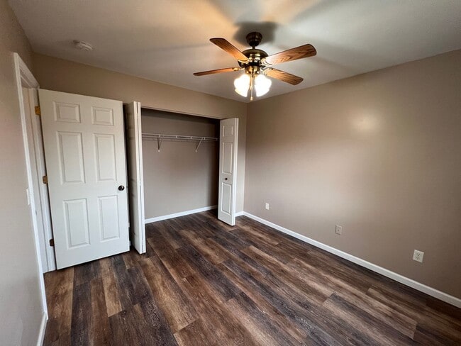 Building Photo - Spacious Split-Level Retreat Just Minutes ...