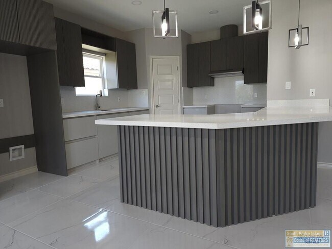 Building Photo - 108 Avenida Escandon