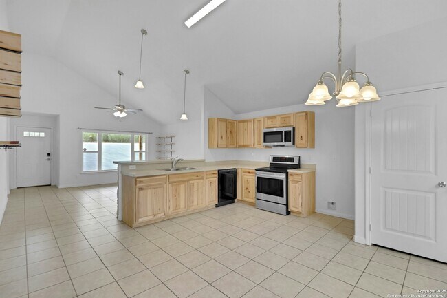 Building Photo - 2720 Golf Dr