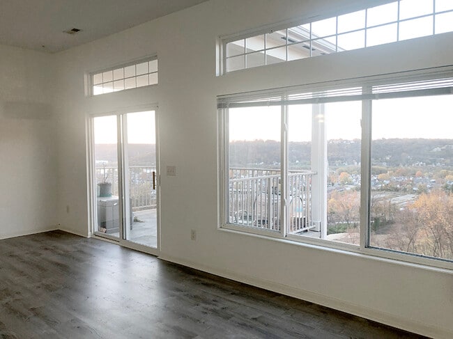 Building Photo - 285 Skyview Ct