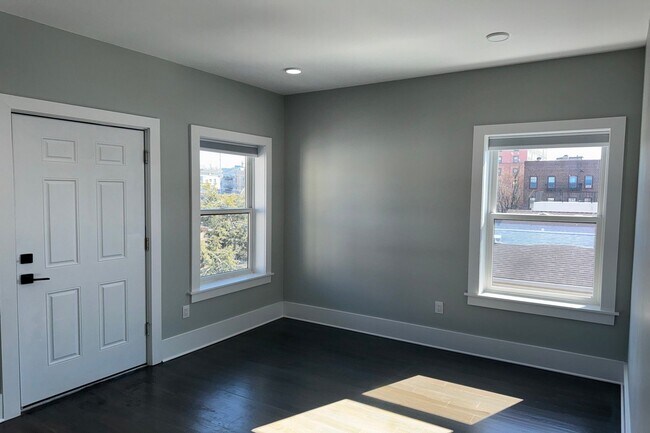 Building Photo - 76 Corbin Ave