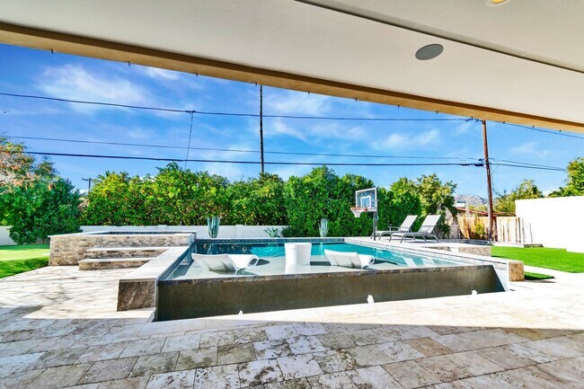 Building Photo - Stunning 4BR House in Phoenix