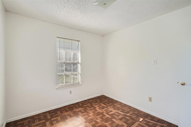 Building Photo - 7214 Salt Springs Dr