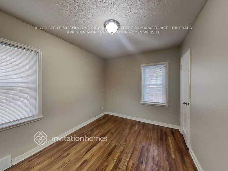 Building Photo - 5604 23rd Ave S