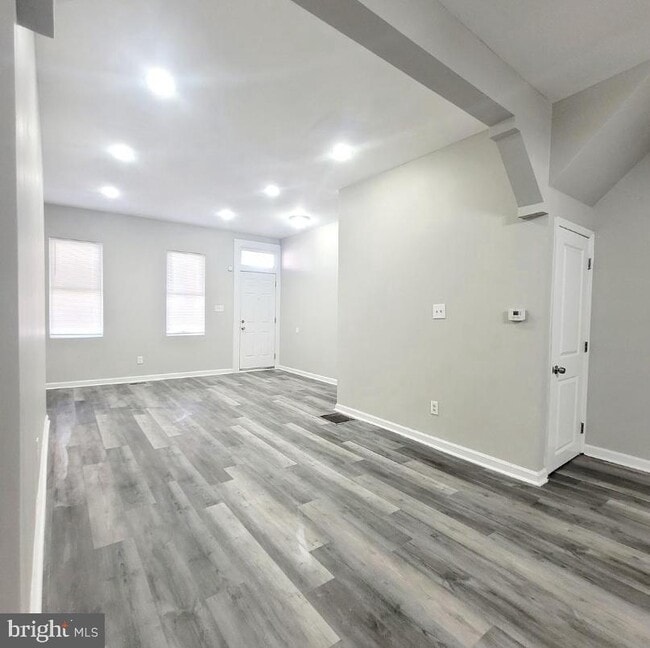 Building Photo - 1622 Blavis St