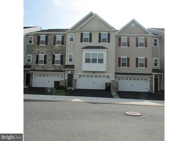 Building Photo - 115 Russell Ln