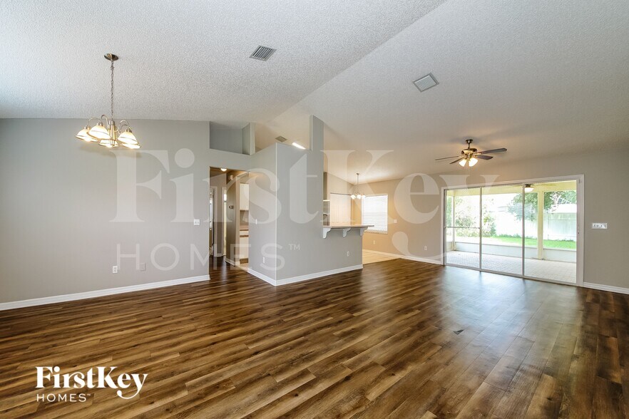 Building Photo - 8 Wild Oak Pl
