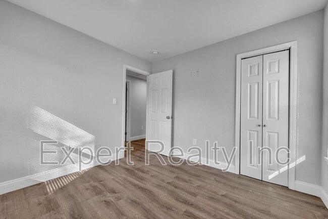 Building Photo - 532 Athens Ct