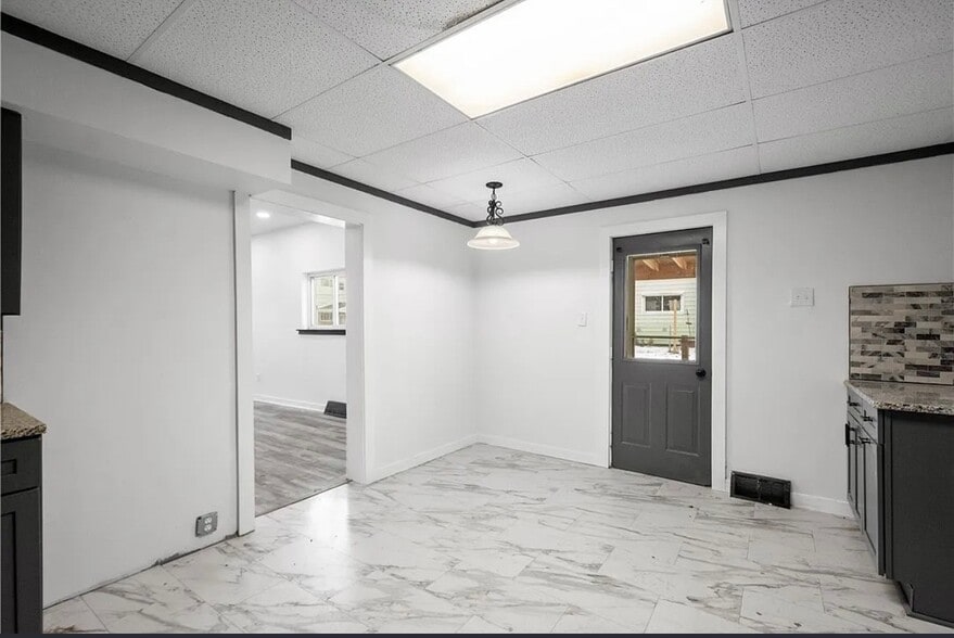 Building Photo - 143 Chalfont St