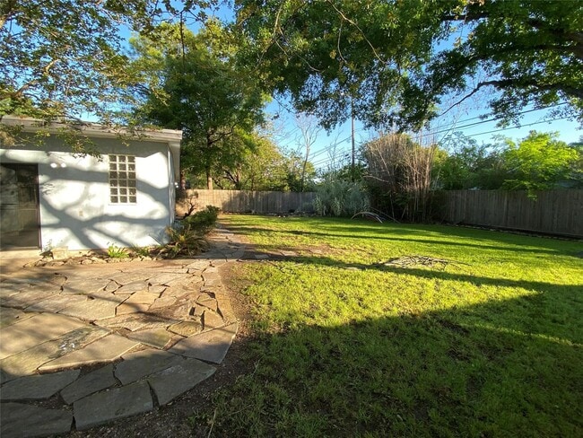 Building Photo - 7723 Fondren Rd