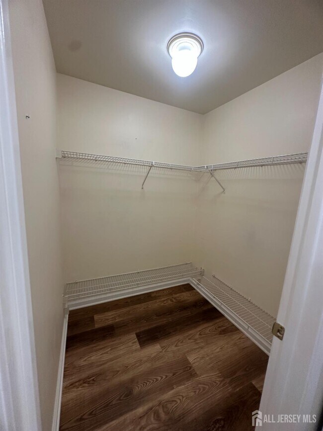 Building Photo - 18 Foxtail Ln