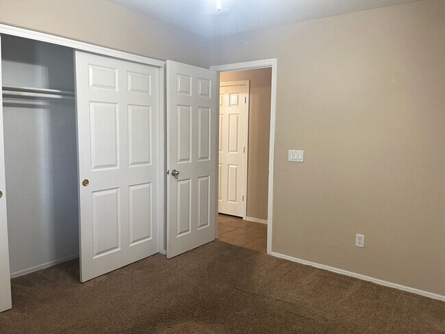 Building Photo - San Tan Valley, 4 bed, 3 bath, huge loft, 2300 sqft