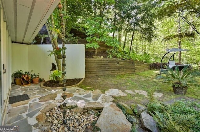 Building Photo - 625 Idlewood Dr NW