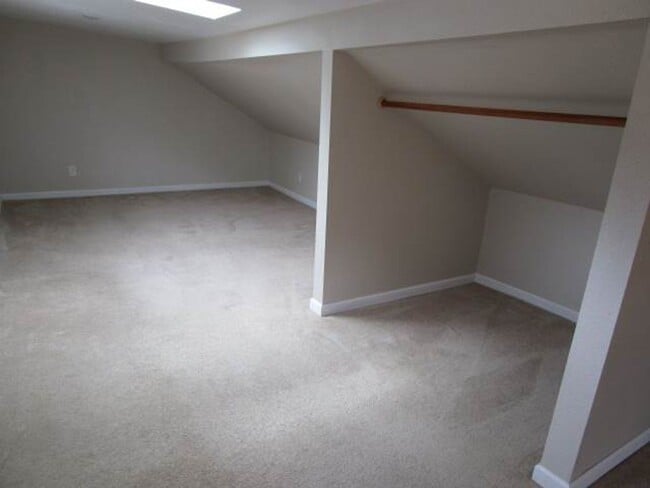 Building Photo - 2 Bedroom, 1 Bathroom Tacoma Home
