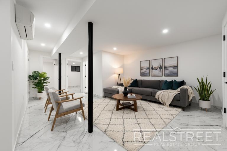 Building Photo - Jefferson