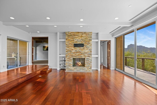 Building Photo - 4820 E Cottontail Run Rd