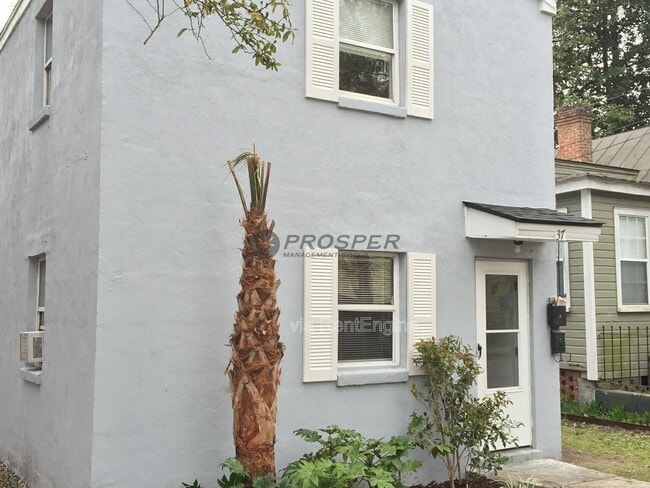 Building Photo - 37 Ashton St