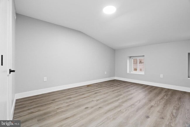 Building Photo - 449 Delmar St