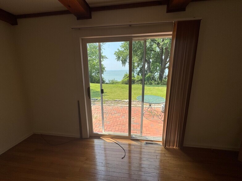 main bedroom - N5311 Saint Catherines Bay Rd