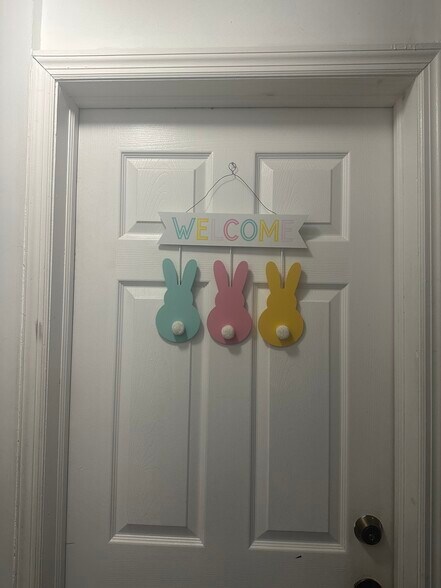 Building Photo - 21 Drake Ave