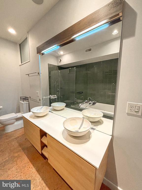 Building Photo - 149 W Laurel St