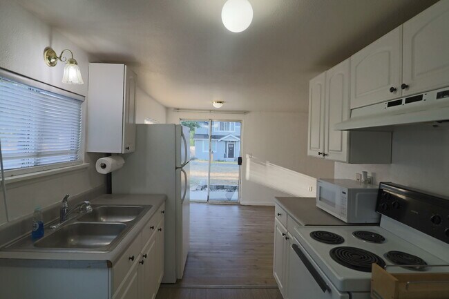 Building Photo - 2344 Trenton Ave