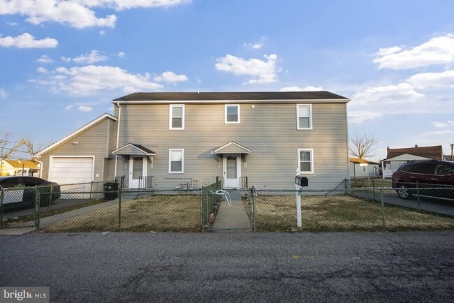 Building Photo - 555 S Marlyn Ave