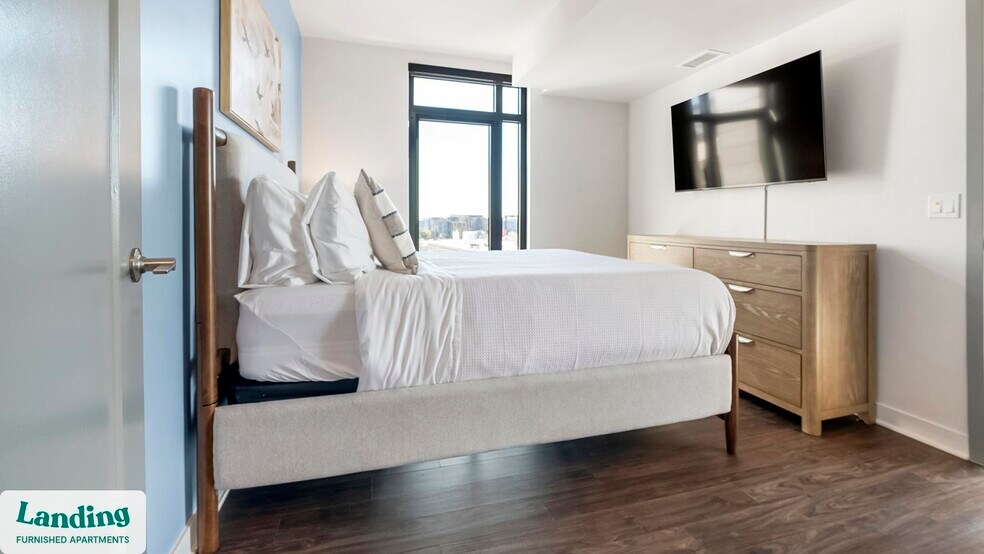 Building Photo - 350 Maple Dr SW