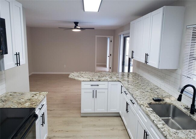 Building Photo - 4284 Everett Ave