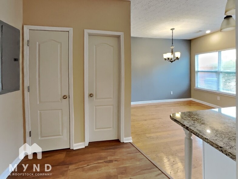 Building Photo - 6204 Ellenwood Dr