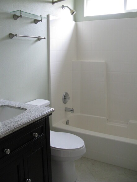 Building Photo - 2020 E Laguna Ave