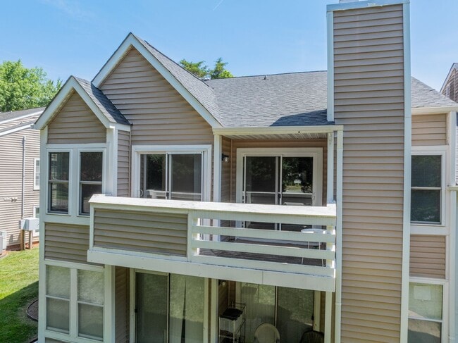 Building Photo - 9605 Vinca Cir