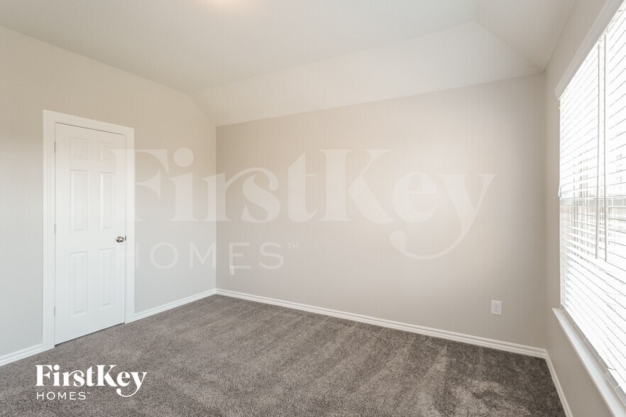 Building Photo - 9714 Birdsnest Ct