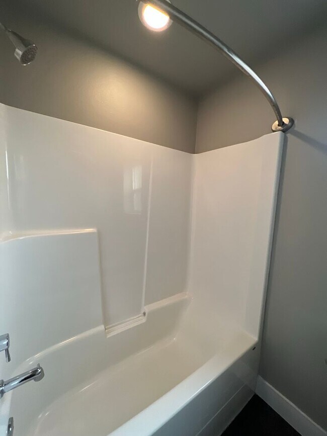 Building Photo - 1908al